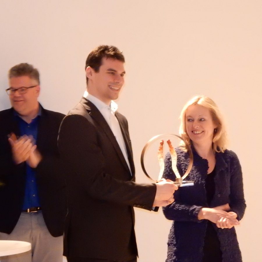 2015_Alex_Iosup_MinisterJetBussemaker_TeacherOfTheYear-NL__w1000-900x900
